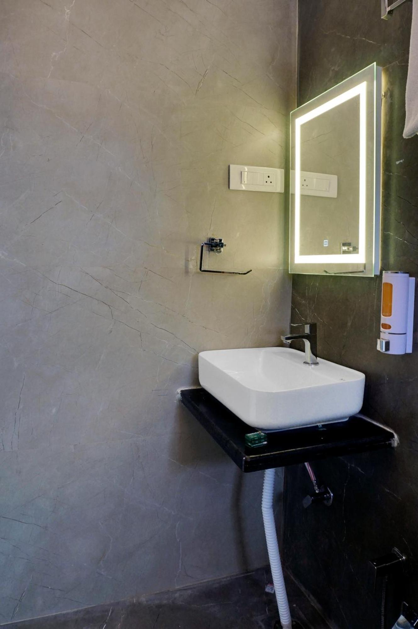 Hotel Sayba Executive Пуне Екстер'єр фото